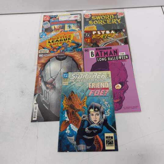 Lot of 7 Assorted DC Comic Books image number 1