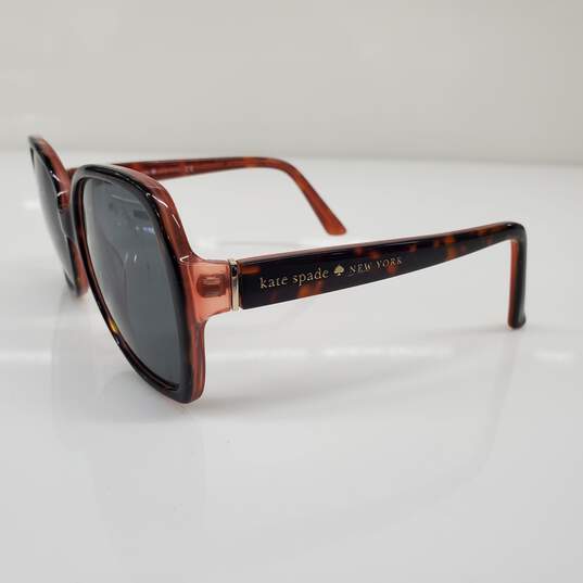Kate Spade New York Halsey Oversized Brown Tort/Pink Sunglasses AUTHENTICATED image number 3