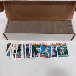 8.5lbs Lot of Assorted Baseball Sports Trading Cards alternative image