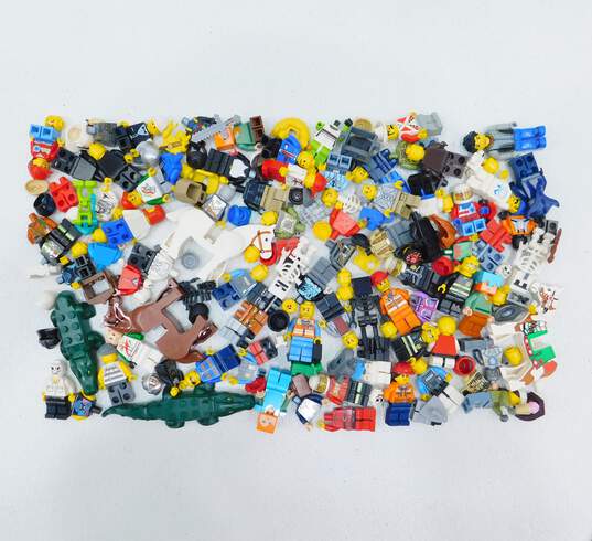 11.3 Oz. LEGO Miscellaneous Minifigures Bulk Lot image number 1