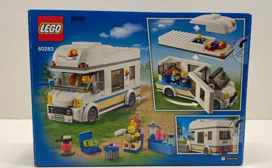 Lego City: Holiday Camper Van (60283) image number 2