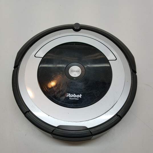 iRobot Roomba Model 690 Robotic Vacuum Cleaner image number 1