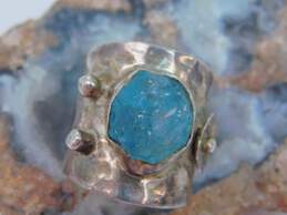 Artisan India 925 Raw Aquamarine Flower & Dotted Accents Hammered Wide Unique Band Ring 8.8g alternative image