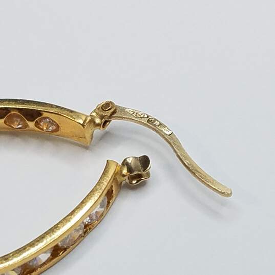 18K Gold Cubic Zirconia Single Oval Hoop Earring 3.9g image number 3