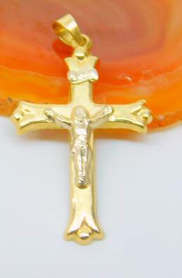 14K Yellow Gold Crucifix Cross Pendant 1.0g alternative image
