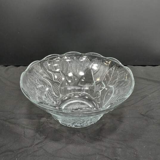 Vintage Clear Pressed Glass Fruit Bowl image number 1