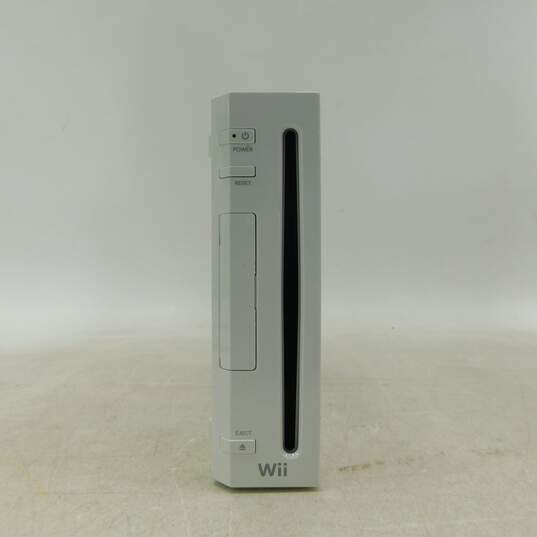 Nintendo Wii Console image number 2