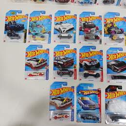 Bundle of New Assorted Hotwheels Cars Collection alternative image