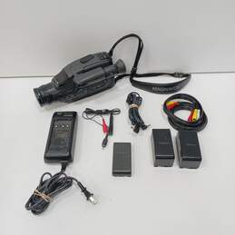 Magnavox Easycam VHS Video Camera CVN610AV01 Bundle