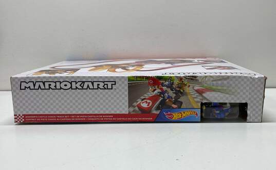 Hot Wheels Mario Kart Bowser's Castle Chaos image number 5