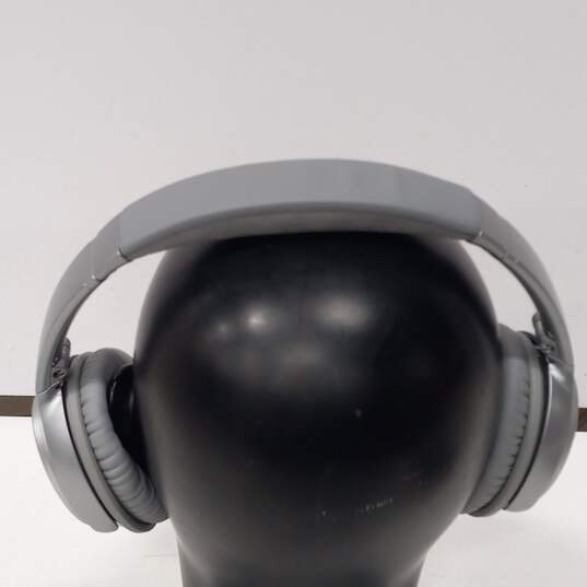 Bose QuietComfort 35 Series II Silver Wireless Headphones In Case image number 5