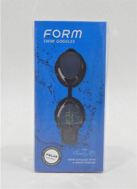 Sealed Form Swim Goggles With Smart Display image number 1