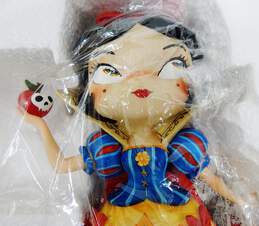 Disney Showcase The World of Miss Mindy Snow White IOB alternative image