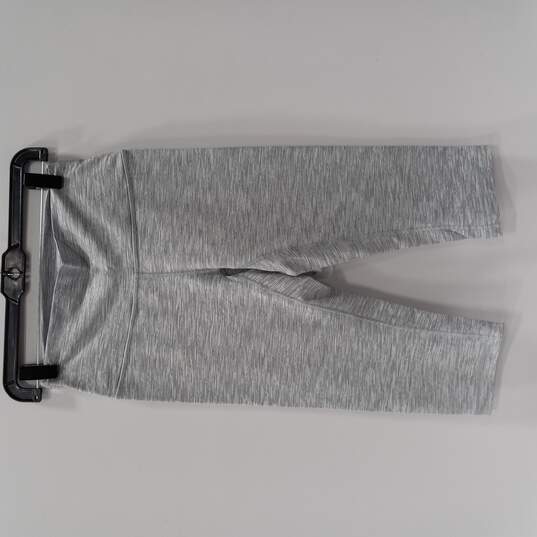 Women's Gray Yoga Pants Size 8 image number 1