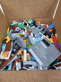 Lot of 8lbs of Assorted Building Blocks