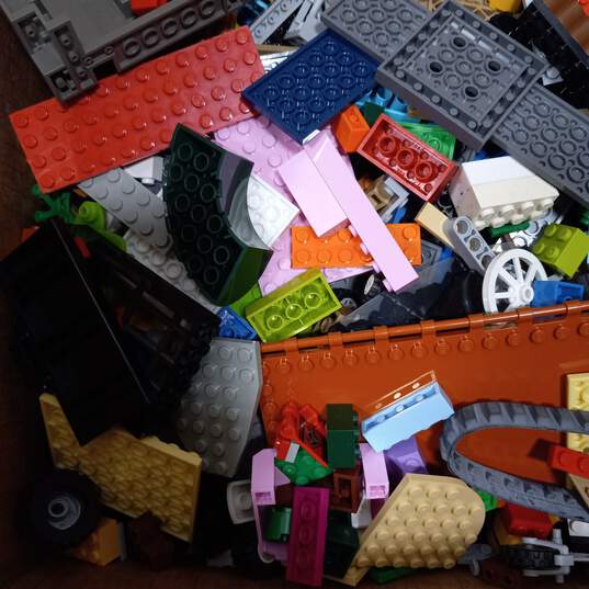 9lbs of Assorted Lego Building Blocks image number 4