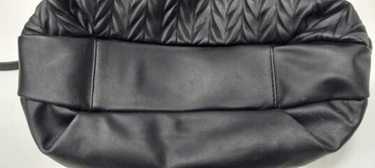 Simply Vera Wang Women's Black Leather SHoulder Handbag image number 4