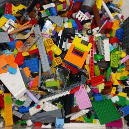 9lb Bundle of Mixed Variety Building Pieces and Blocks alternative image