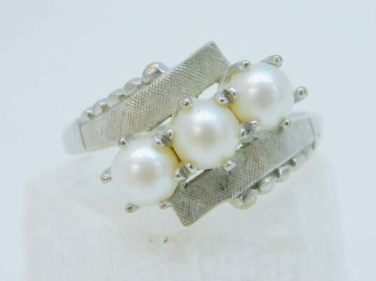 Vintage 10K Cross Hatch White Gold 3 Pearl Bypass Ring 3.5g image number 1