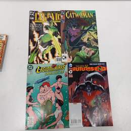 12pc Bundle of Assorted DC Comic Books alternative image