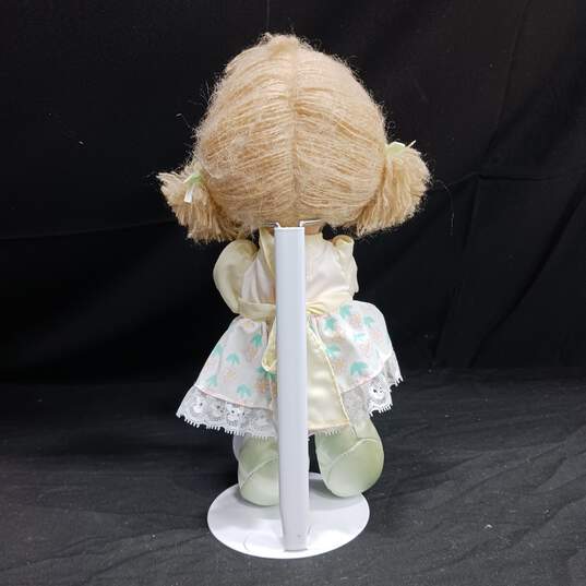 Applause (1988) Precious Moments Doll of the Month #16585 w/ Stand image number 2