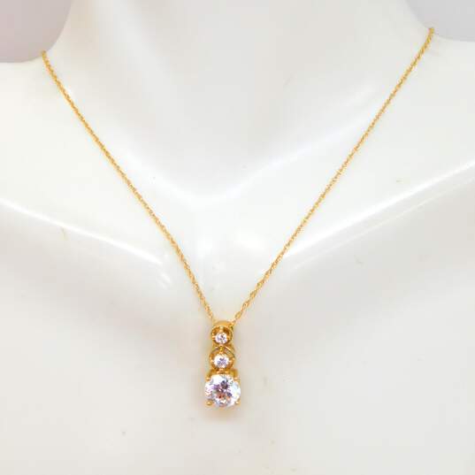 10K Yellow Gold Graduated CZ Pendant Necklace 1.6g image number 2