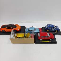 Bundle of 5 Assorted Die Cast Model Cars alternative image