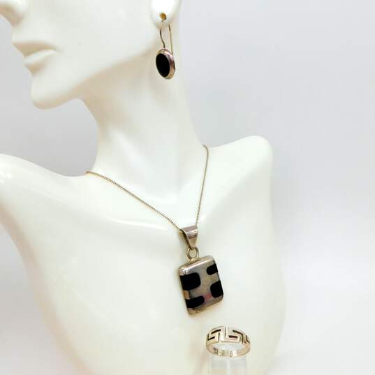 Mexican Artisan 925 Sterling Silver Faux Onyx Inlayed Pendant Necklace Oval Drop Earrings & Maze Carved Ring 21.2g image number 1