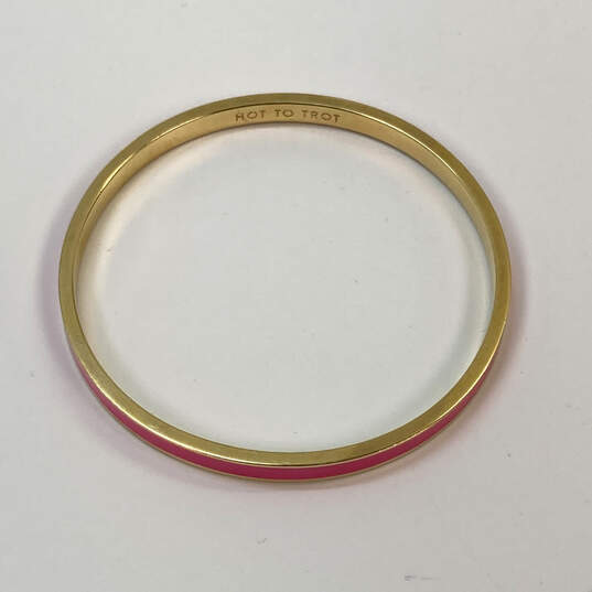 Designer Kate Spade Gold-Tone Pink Round Shape Enamel Bangle Bracelet image number 3