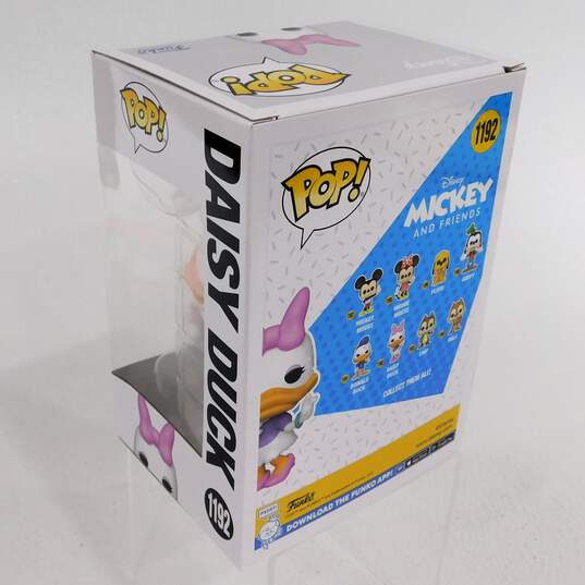 2  Funko Pops Donald And Daisy Duck  1191 1192 image number 5