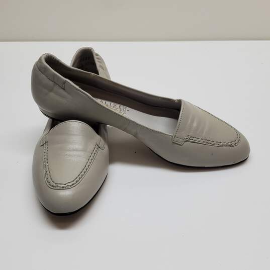 Naturalizer Soft Leather Loafers Sz 5.5M image number 1