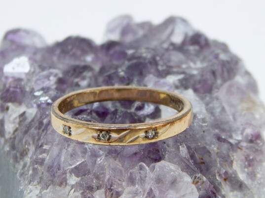 Vintage 10K Yellow Gold Diamond Accent Diagonal Etched Band Ring 1.6g image number 3