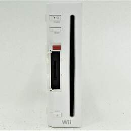 Nintendo Wii With 1 Controller, 1 Nunchuck, and 2 games alternative image