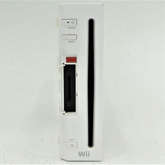 Nintendo Wii With 1 Controller, 1 Nunchuck, and 2 games image number 2