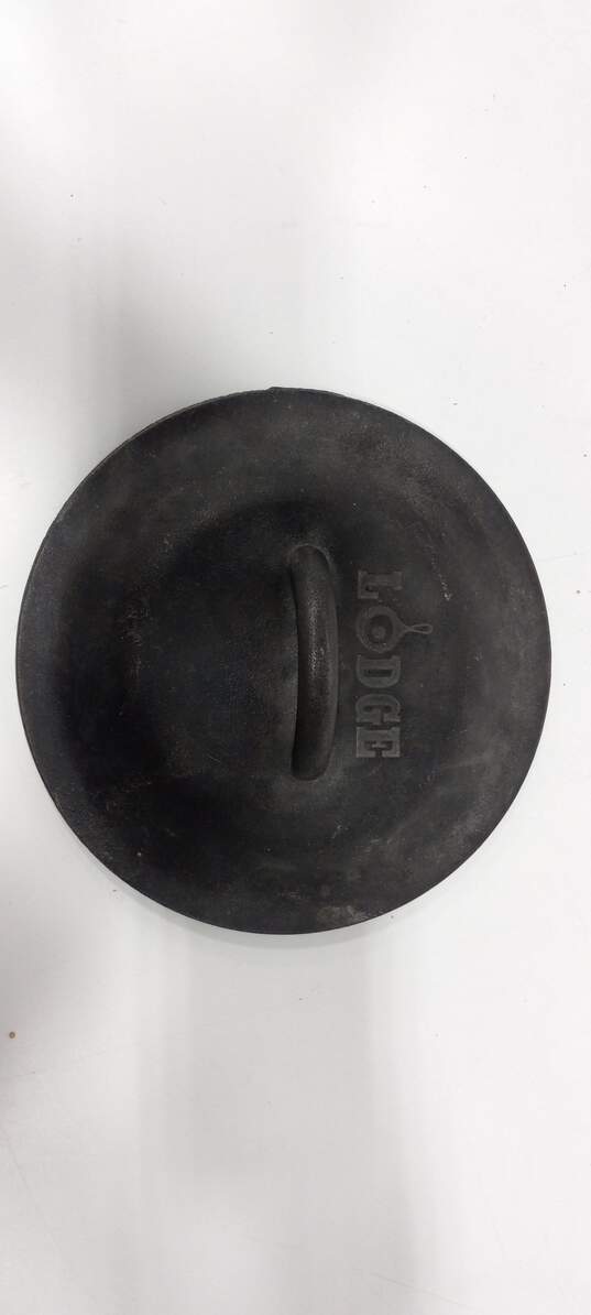 Lodge 8" Cast Iron Dutch Oven w/Lid image number 4