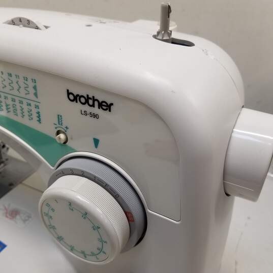 Brother LS-590 Lightweight Free Arm Sewing Machine image number 4