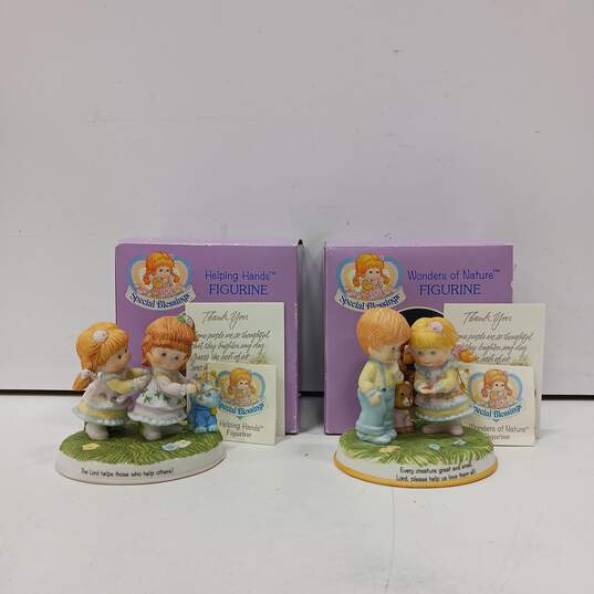 Pair of Figurines Helping Hands & Wonder Of Nature In Box image number 1