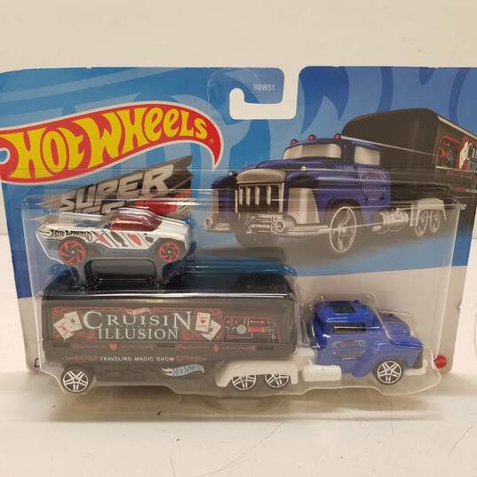 Hot Wheels Super Rigs Cruisin' Illusion Transport Vehicle with Car Included NIP image number 1