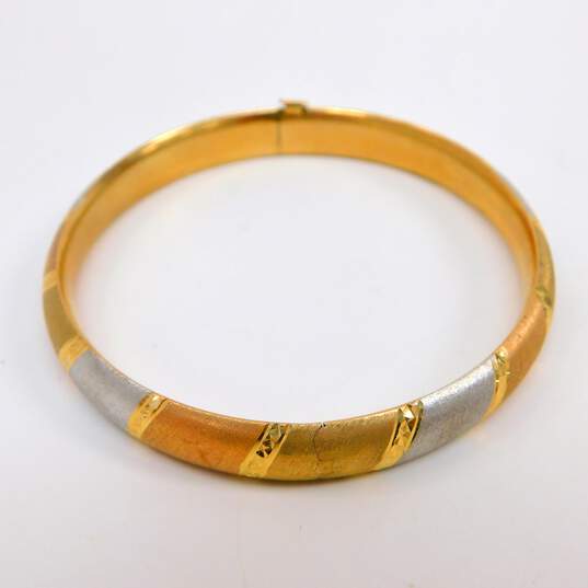 14K Tri Color Gold Brushed & Diamond Cut Diagonal Etched Hinged Bangle Bracelet 10.0g image number 3