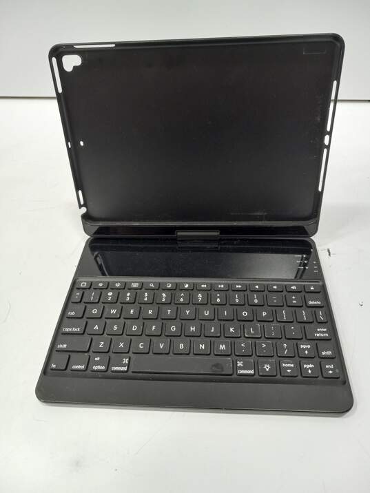 Wireless Keyboard With Case Attached For Tablet image number 2