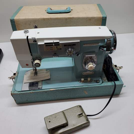 Vintage ZigZag Super DeLuxe 142-B Classic Sewing Machine W/Pedal & Case UNTESTED image number 1