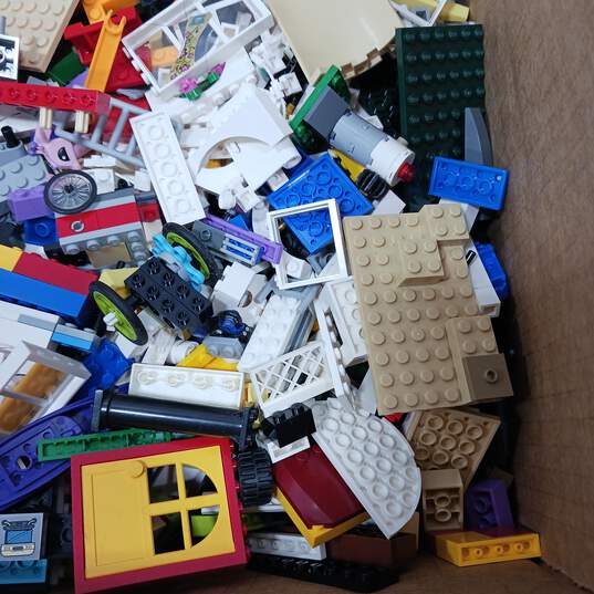9.3lb Bundle of Assorted Lego Building Bricks and Pieces image number 5