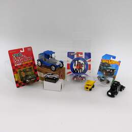 Assorted Die Cast Toy Cars Trucks Hot Wheels Matchbox ERTL Maisto alternative image