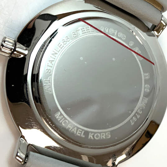 Designer Michael Kors MK2797 Silver-Tone Round White Dial Analog Wristwatch image number 5