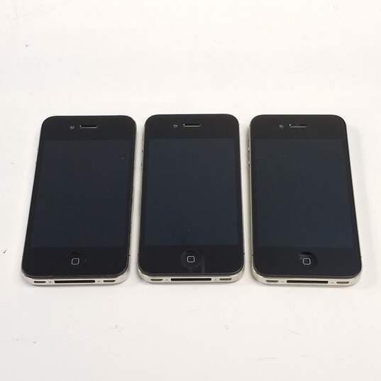 Apple iPhone 4s (A1387 & A1332) - Lot of 3 (For Parts) image number 1