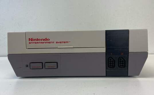 Nintendo Entertainment System NES Console w/ Accessories- Gray image number 2