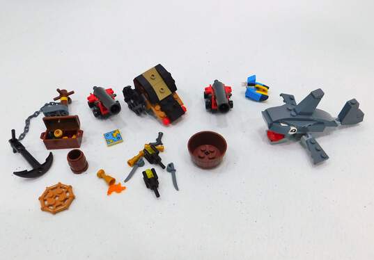 LEGO Creator 31109 Pirate Ship IOB W/ Minifigures & Manuals image number 6