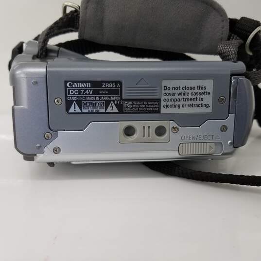 Canon ZR85 Mini DV Digital Video Camcorder 400x Digital Zoom image number 4