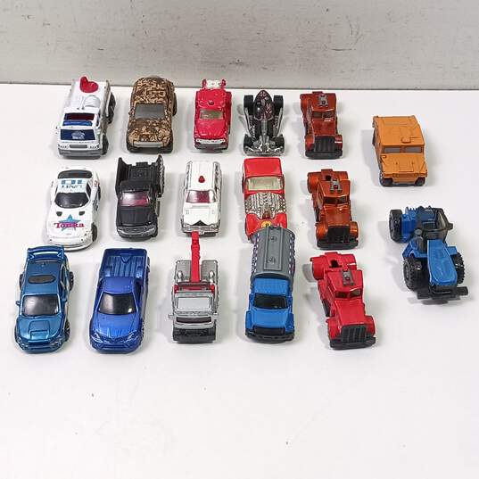 Matchbox Assorted Toy Vehicle Bundle image number 3