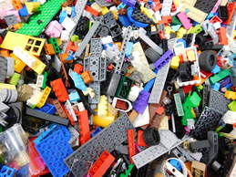 10.4 LBS Mixed LEGO Bulk Box alternative image